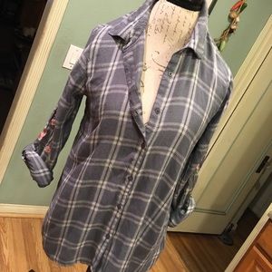 Shirt with embroidered sleeves by franshcesc’s